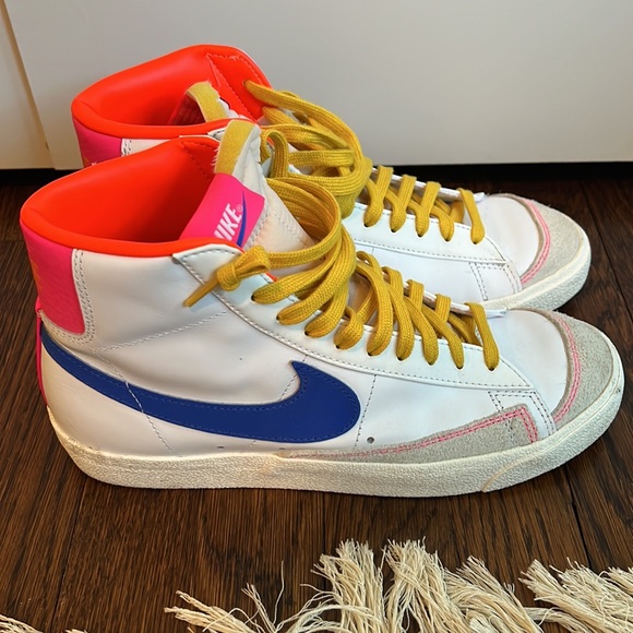 Nike Women’s Blazer Mid '77 'ACG' in White/Pink/Crimson/Blue, Size 9.5 - Picture 9 of 14